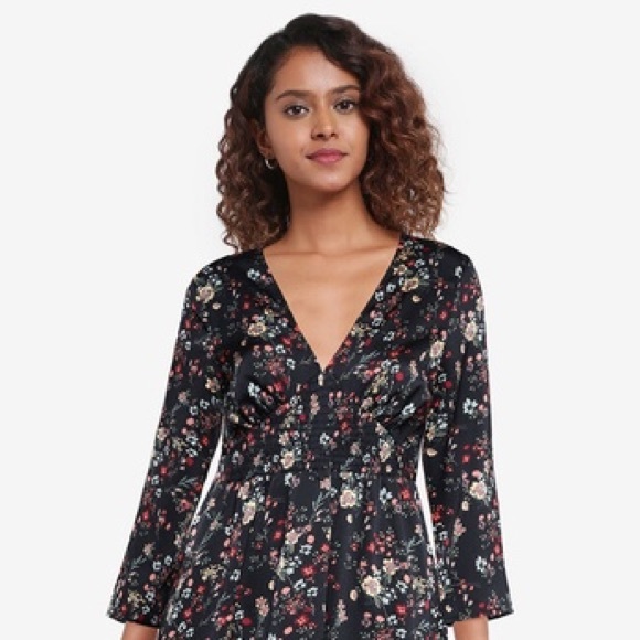 Very Moda satin V neck floral dress - Picture 2 of 4